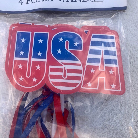 4- USA Patriotic Foam Wands NWT- Memorial Day or 4th of July - Picture 2 of 6